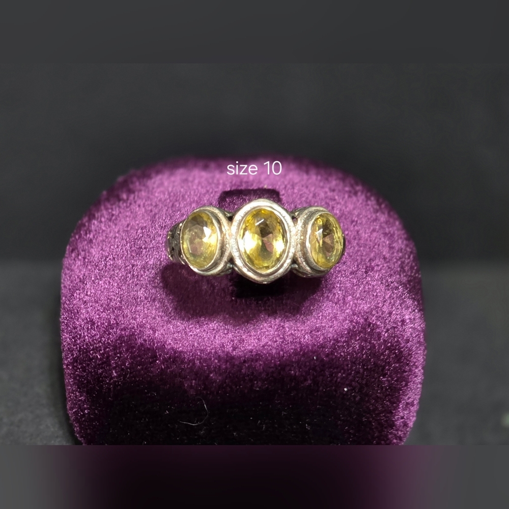 Elegant Silver and Yellow Gemstone Ring